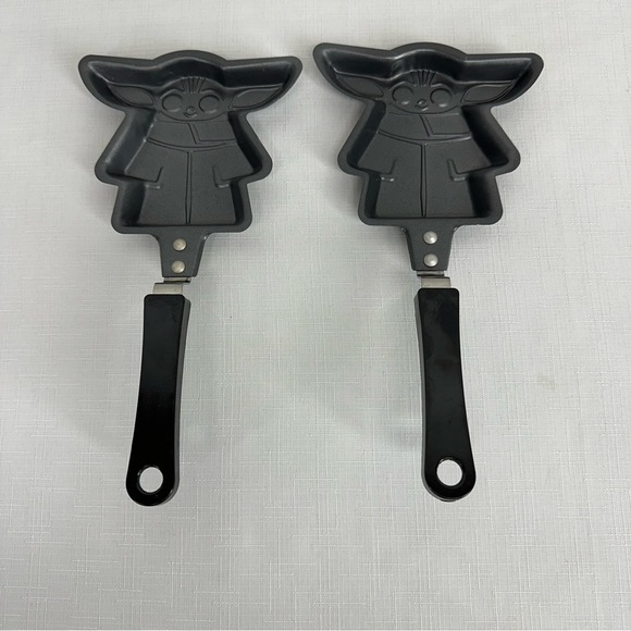 Frankford Star Wars Mandalorian Guru Baby Yoda Pancake Skillet SET OF 2 - Picture 1 of 11